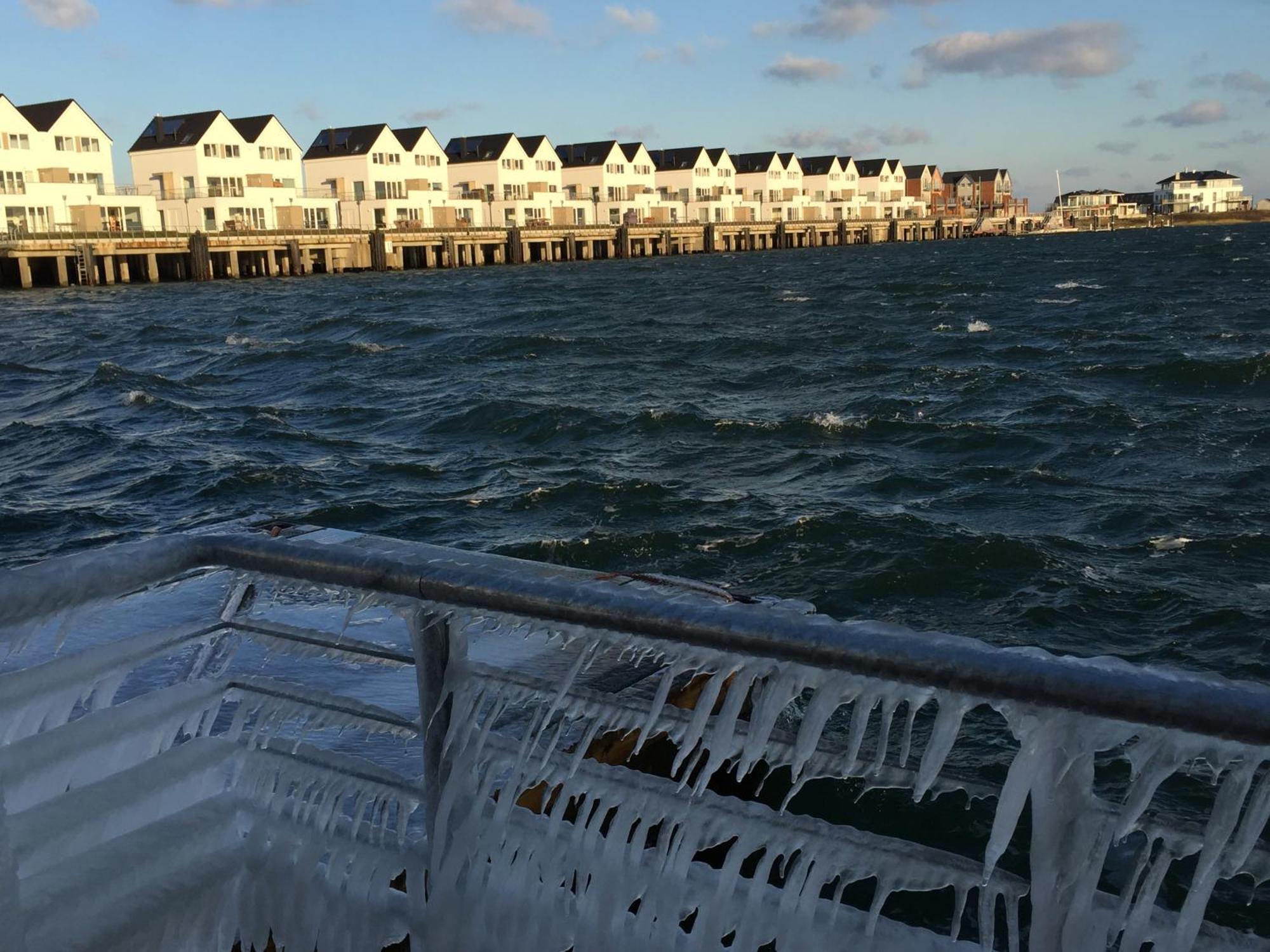 Schwimmendes Ferienhaus Antares One By Seeblick Ferien Oro, Rundum Wasser, Sauna オルペニッツ エクステリア 写真