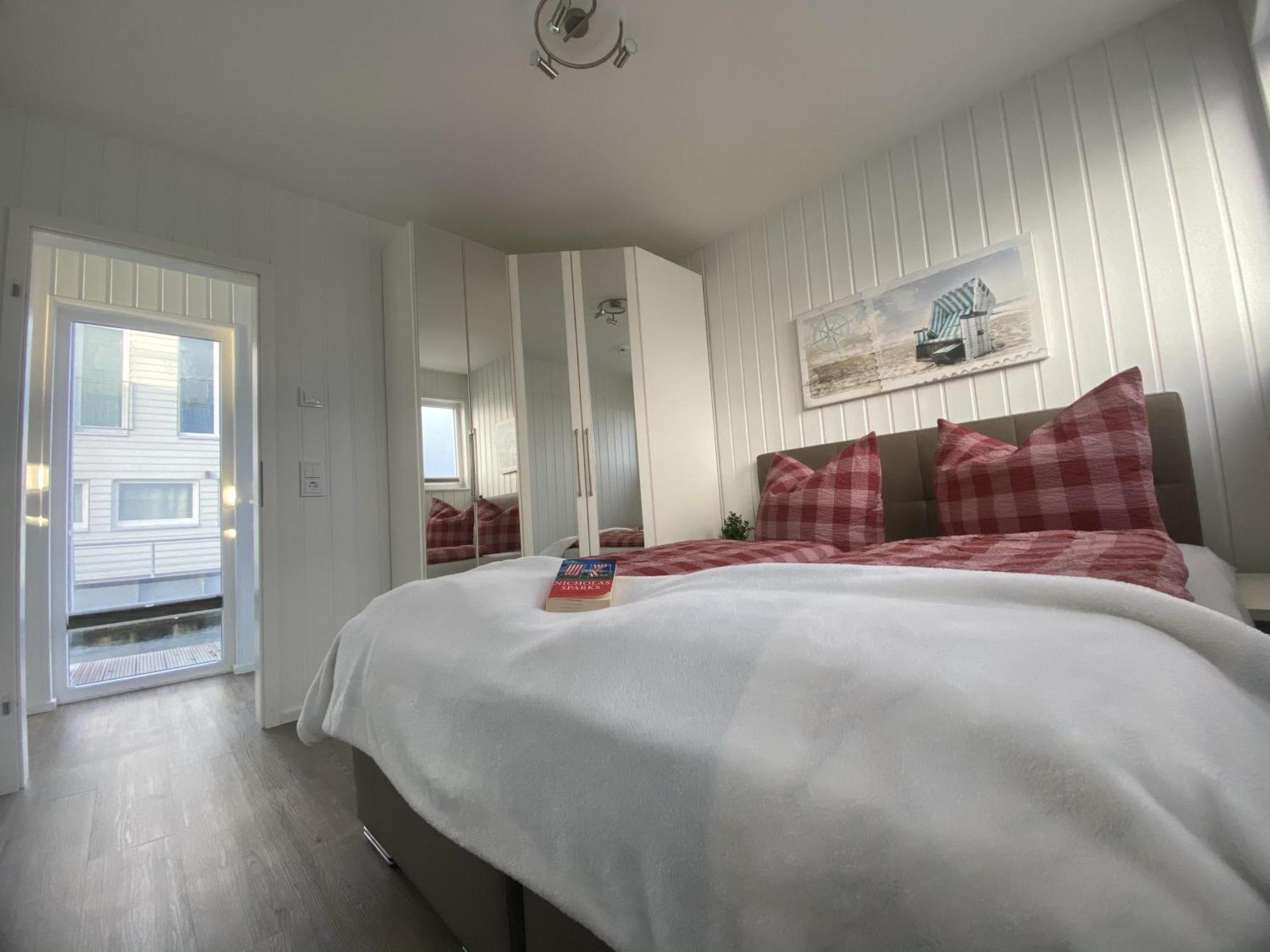 Schwimmendes Ferienhaus Antares One By Seeblick Ferien Oro, Rundum Wasser, Sauna オルペニッツ エクステリア 写真