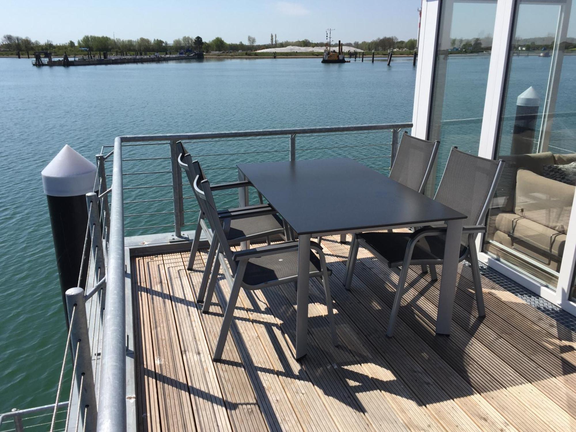 Schwimmendes Ferienhaus Antares One By Seeblick Ferien Oro, Rundum Wasser, Sauna オルペニッツ エクステリア 写真