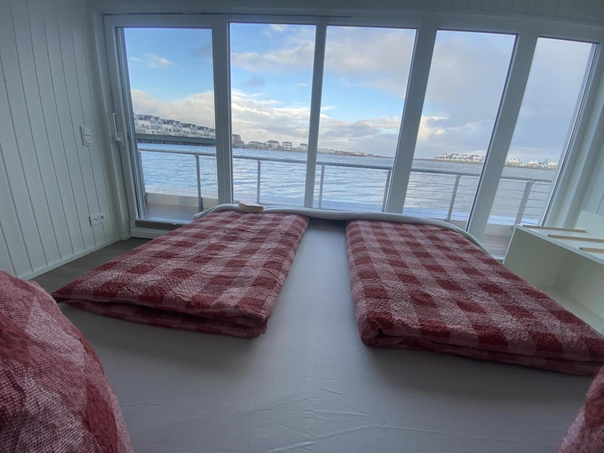 Schwimmendes Ferienhaus Antares One By Seeblick Ferien Oro, Rundum Wasser, Sauna オルペニッツ エクステリア 写真