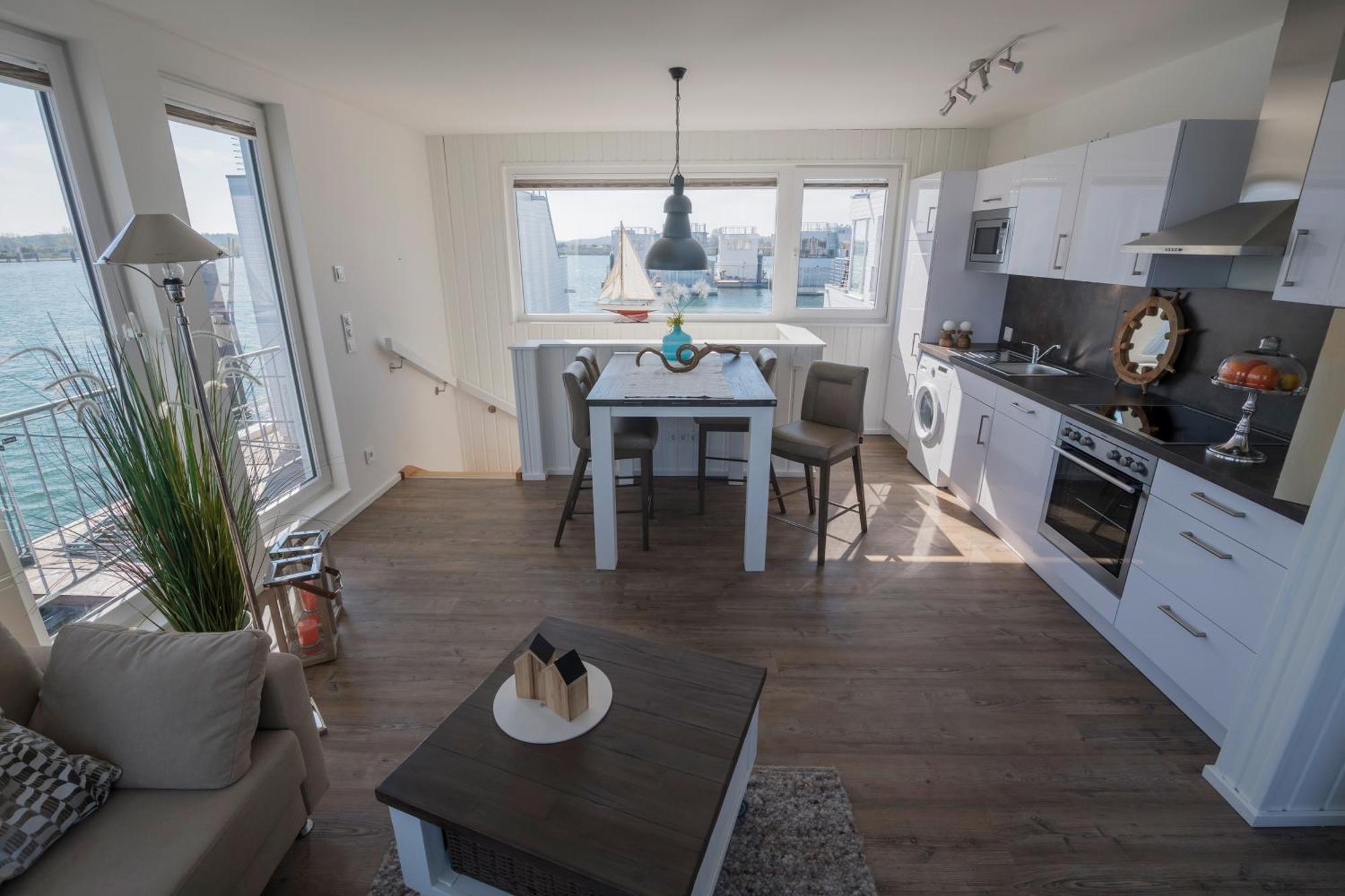 Schwimmendes Ferienhaus Antares One By Seeblick Ferien Oro, Rundum Wasser, Sauna オルペニッツ エクステリア 写真