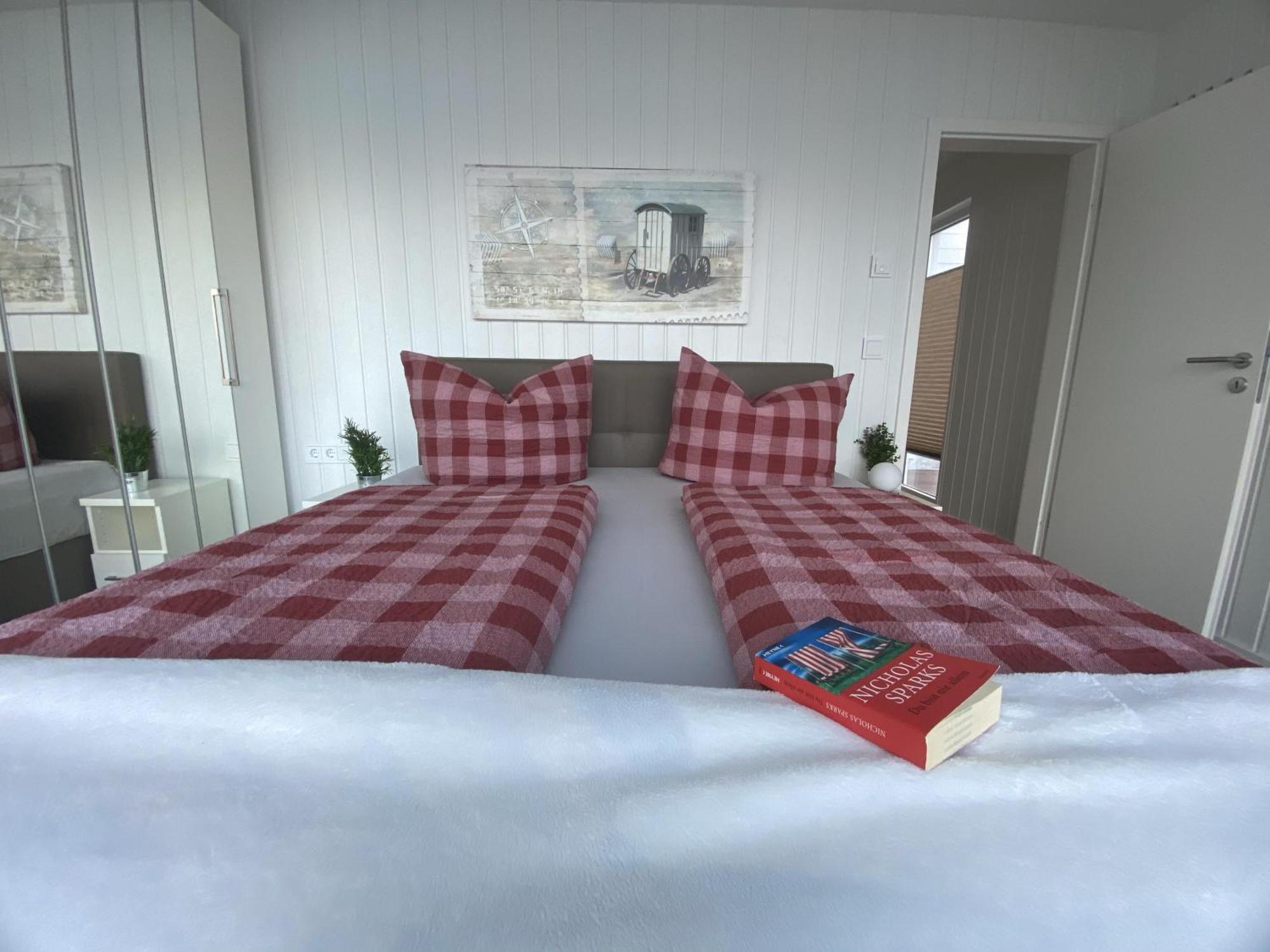 Schwimmendes Ferienhaus Antares One By Seeblick Ferien Oro, Rundum Wasser, Sauna オルペニッツ エクステリア 写真